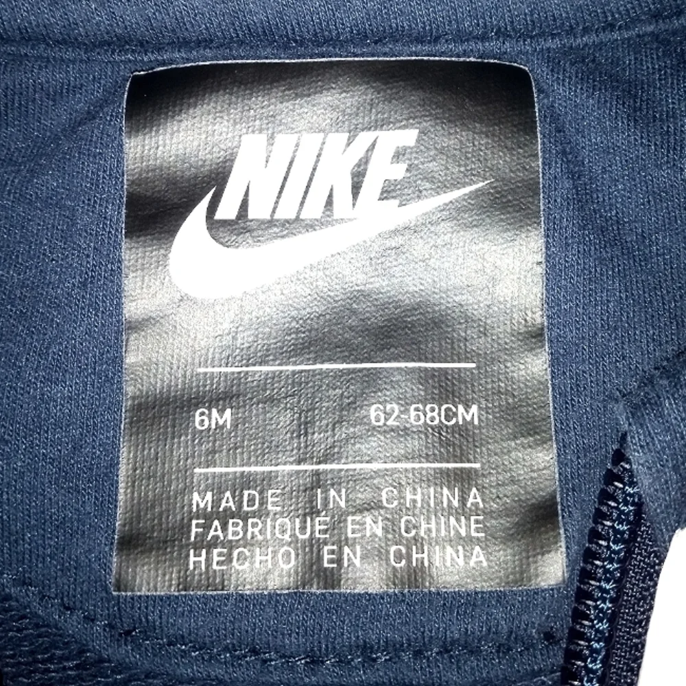 Nike - Picture 4 of 4
